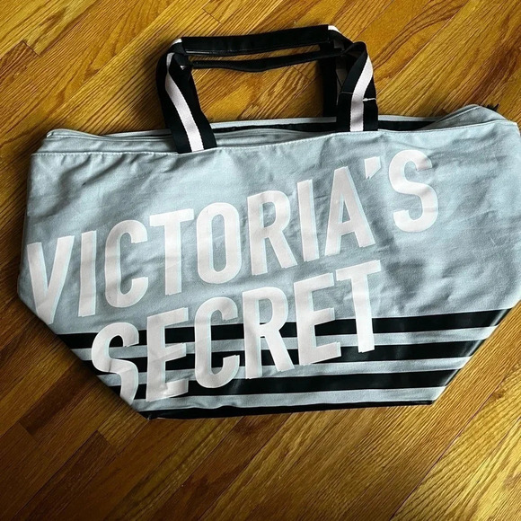 Victoria’s Secret bag - Picture 1 of 4